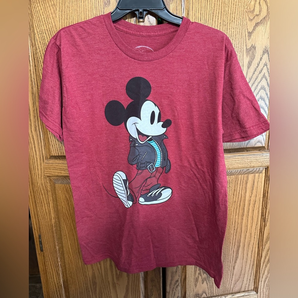 Men’s Disney shirt